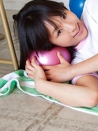 Miho Morita shows hot butt in shorts and wants to play Miho Morita shows hot butt in shorts and wants to play