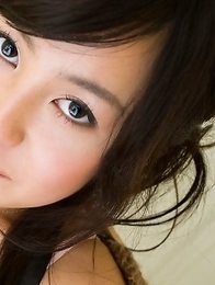 Natsuki Takahashi in short tight skirt shows hot cleavage Natsuki Takahashi in short tight skirt shows hot cleavage
