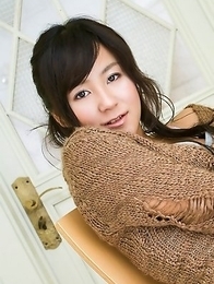 Natsuki Takahashi in short tight skirt shows hot cleavage Natsuki Takahashi in short tight skirt shows hot cleavage