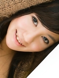 Natsuki Takahashi in short tight skirt shows hot cleavage Natsuki Takahashi in short tight skirt shows hot cleavage